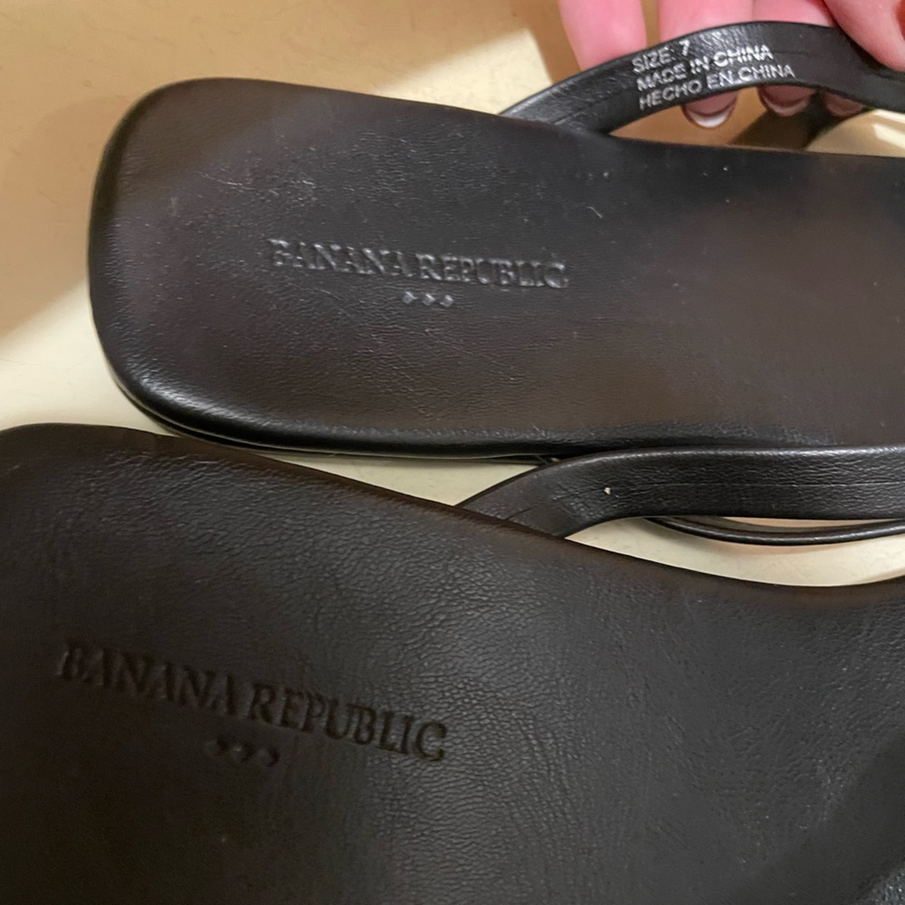 Banana Republic Black Edgy Flip Flops - Picture 3 of 3